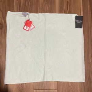 NWT Pure cashmere cape. OS